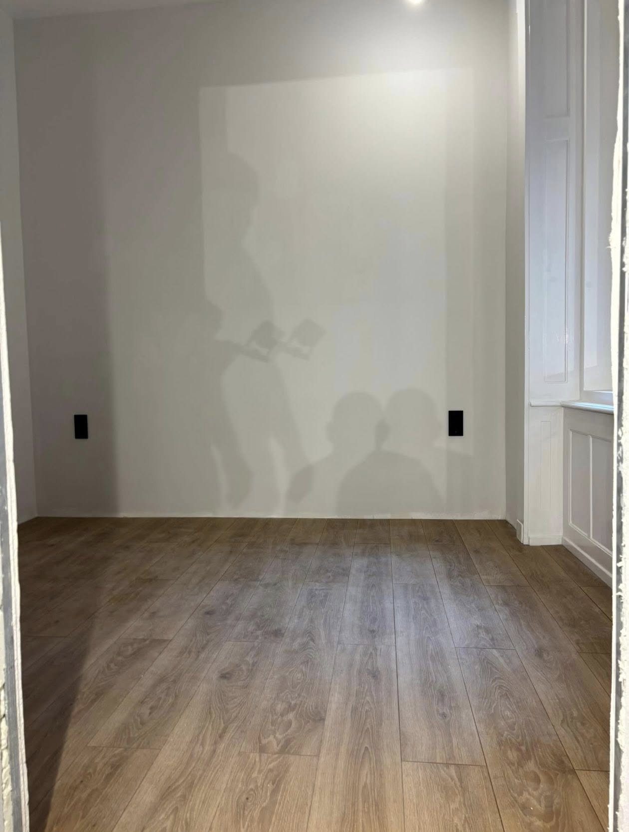 Kész modern ház ablakokkal